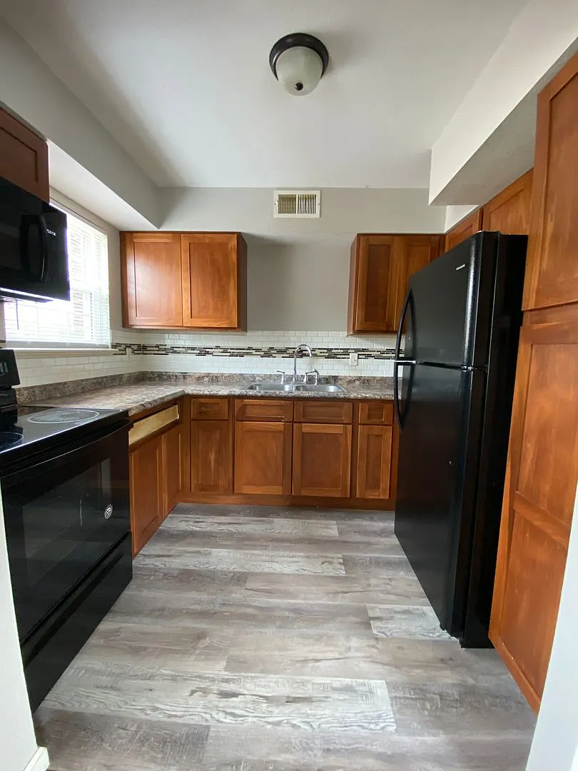 Westmount Apartments — Photo 4
