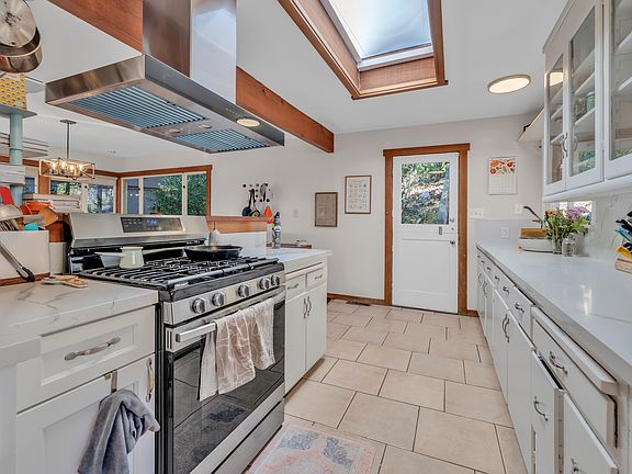 4th image of 5826 Balboa Dr