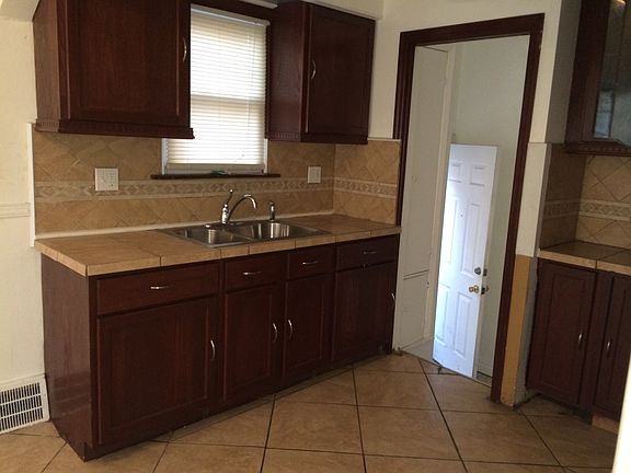 4th image of 1181 Mill St