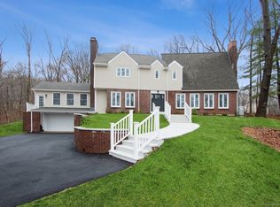 51 Laura Rd, Hamden, CT 06514