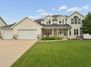208 E Apple Creek Rd, Appleton, WI 54913