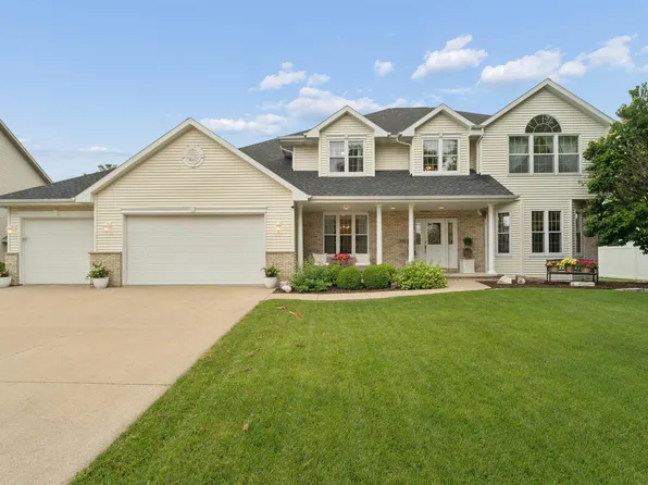 208 E Apple Creek Rd, Appleton, WI 54913