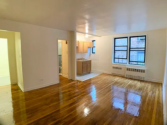 Rented by Smart NY Realty LLC | media 1