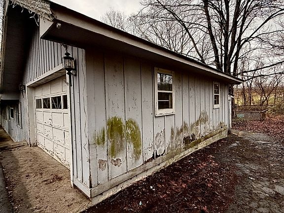 3rd image of 76 Valley View Rd