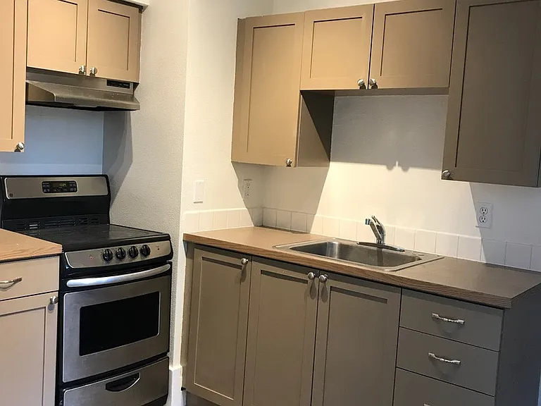 1423 Boylston Ave — Photo 9