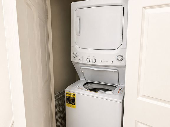 3rd image of 500 W Grace St #10000