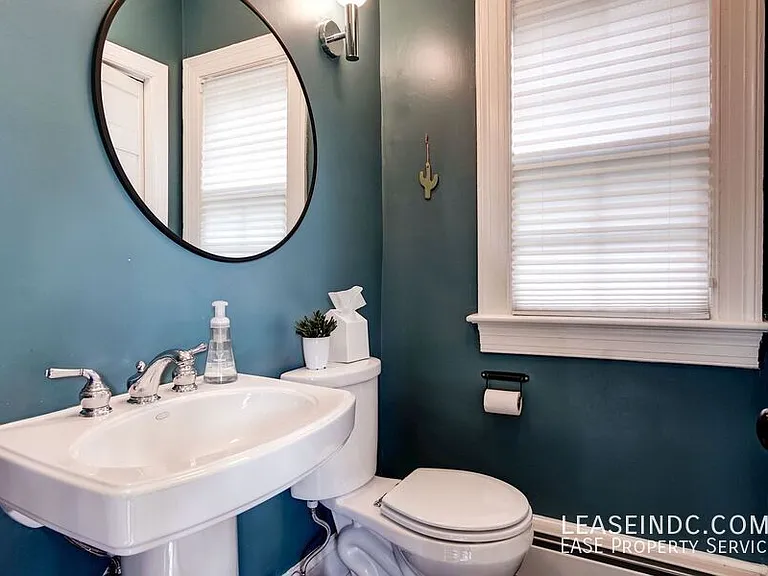 5433 31st St NW — Photo 12