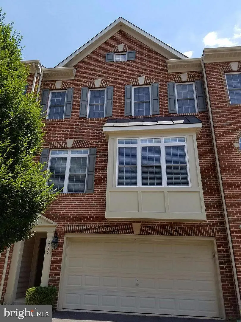 3 bed, 3.5 bath, 2330 sqft, $3,750 — Photo 1