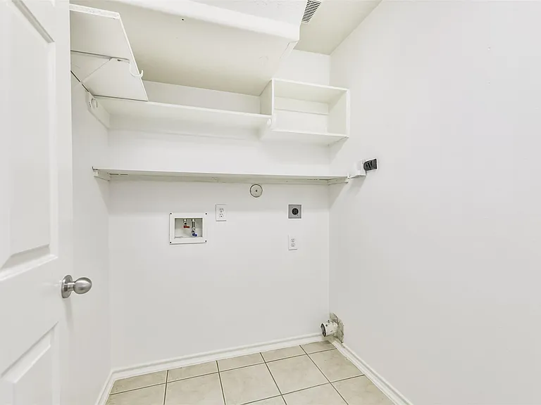 2507 Liza Ct — Photo 18