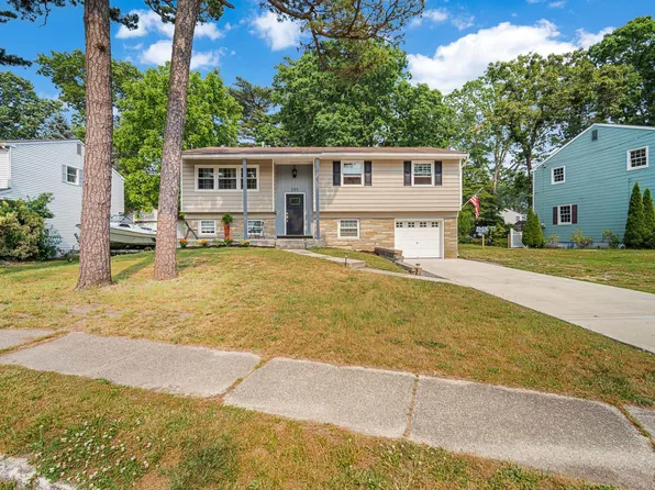209 Woodcrest Ave, Absecon, NJ 08201