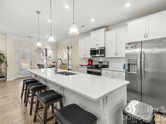 2nd image of 14503 Holbrooks Rd