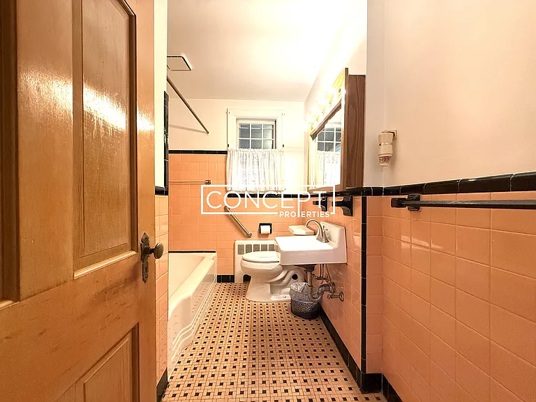 1055 Keith St — Photo 10