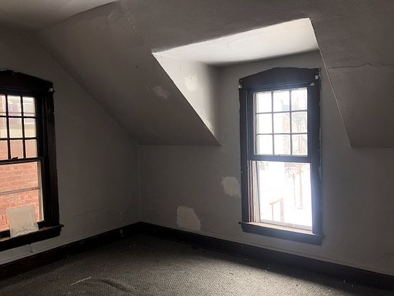 5th image of 228 Oakwood Ave