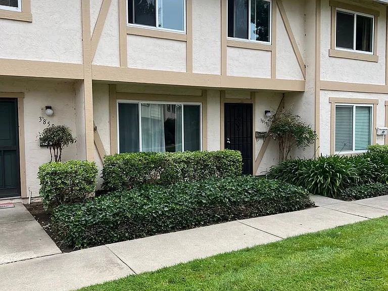 38593 Royal Ann Cmn — Photo 1