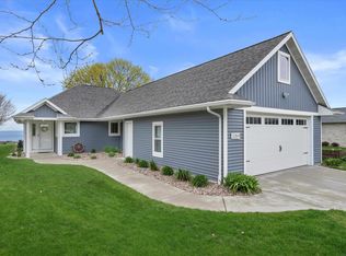 3359 Beach Ln, Green Bay, WI 54311