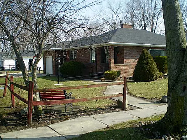 600 E Broadway Ave photo 1