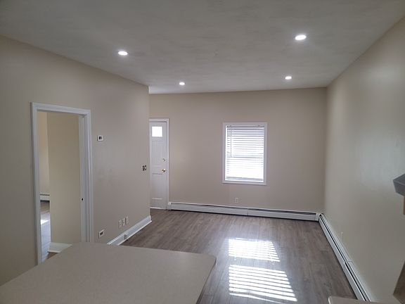4th image of 319 Kenyon Ave Floor 1