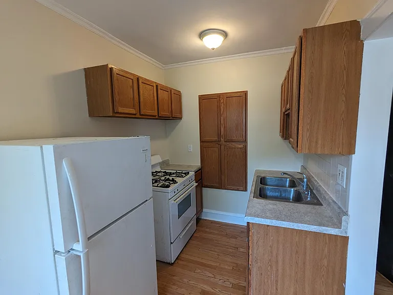 6350 N Wayne Ave #104 — Photo 2
