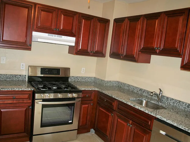 155 Jackson Ave — Photo 7
