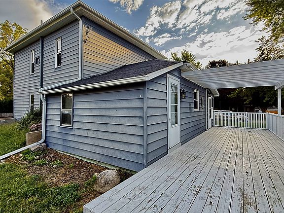 3rd image of 208 3rd Ave NE