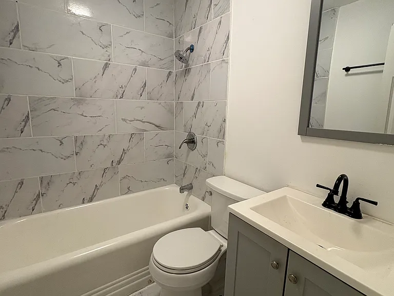 908 Park Ave #A — Photo 3