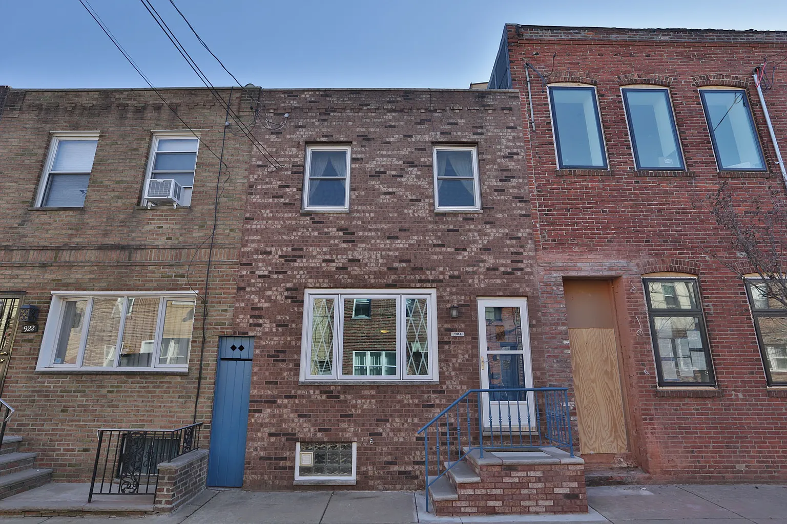 924 Mountain St photo 1