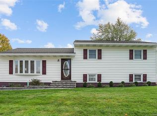 4 Saddle Pl, Newburgh, NY 12550