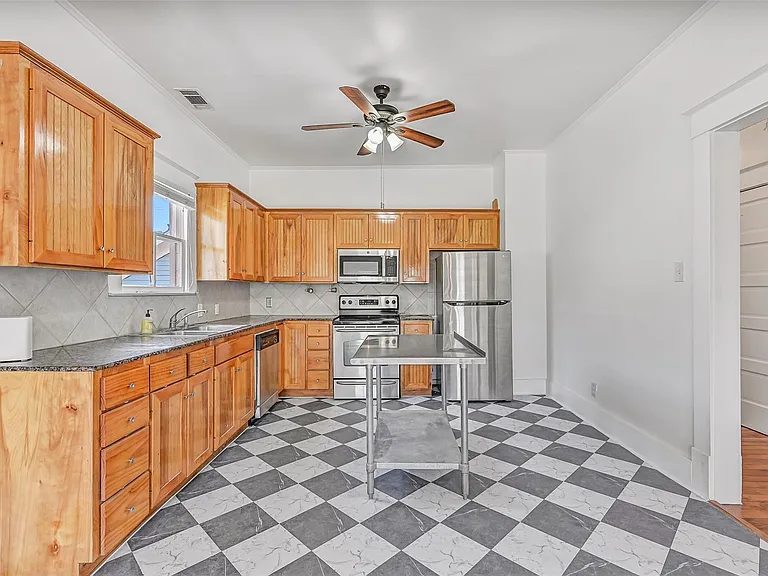 1615 Winnie St #2 — Photo 9