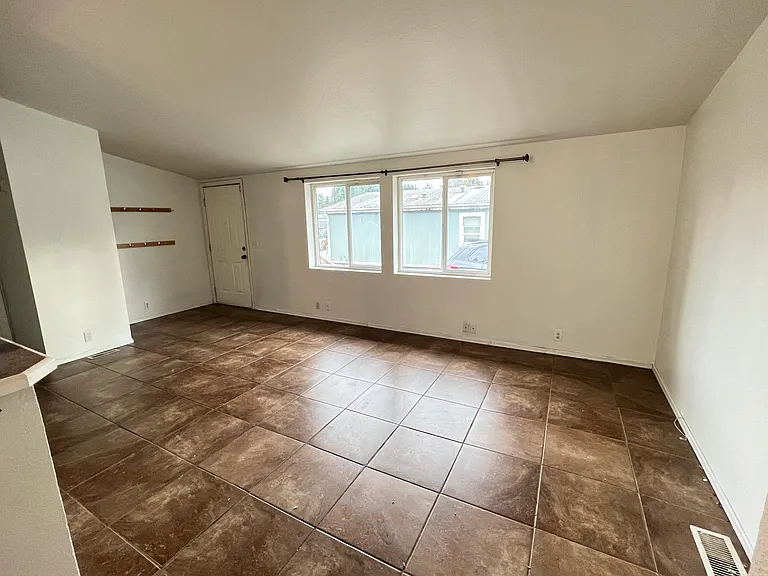10110 217th Avenue Ct E — Photo 4