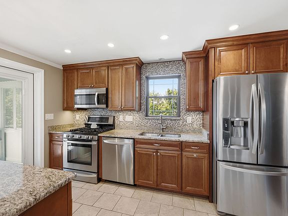 4th image of 700 Lochinvar Dr