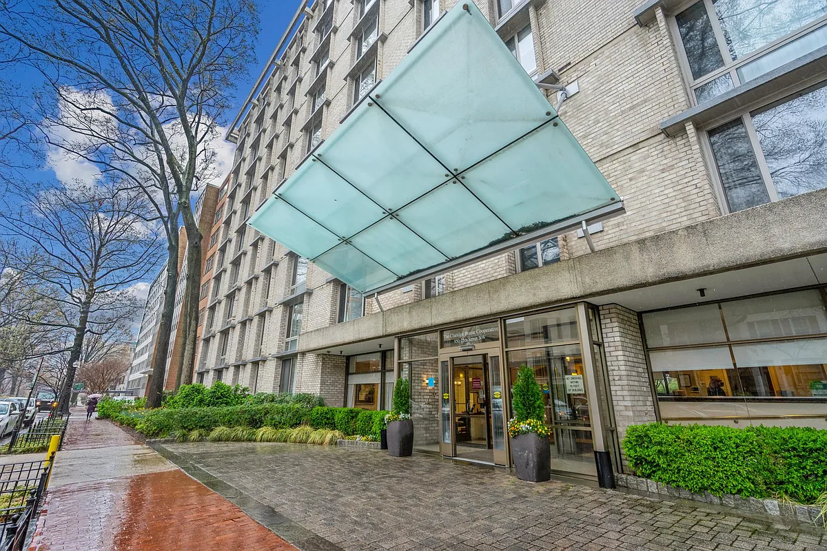 Building Photo - 950 25th St NW #104-S