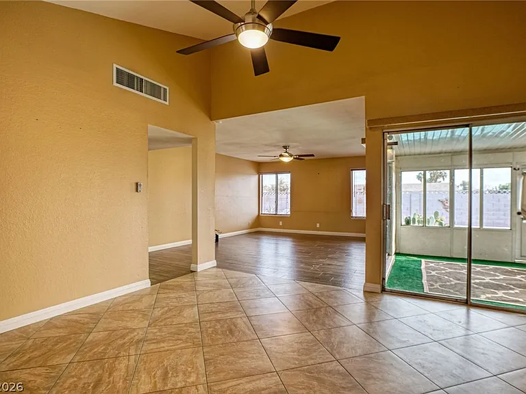 3956 Clear View Dr — Photo 12