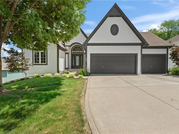 5605 NE Coral Dr, Lees Summit, MO 64064