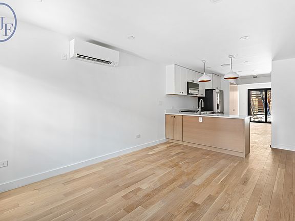 3rd image of 155 Underhill Ave #1