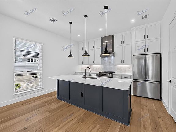 2nd image of 131 Thornton St