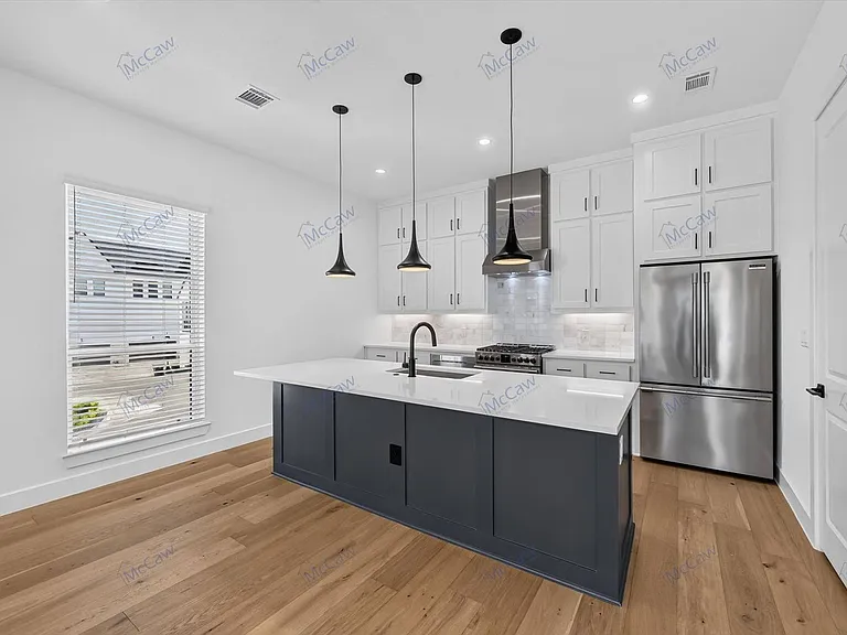 131 Thornton St — Photo 2