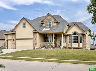 2004 Longview St, Papillion, NE 68133