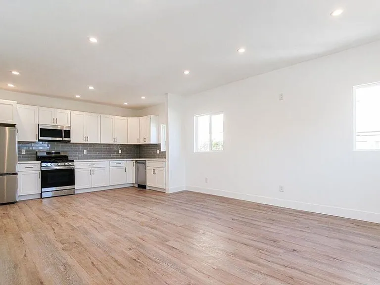 2951 Francis Ave — Photo 6