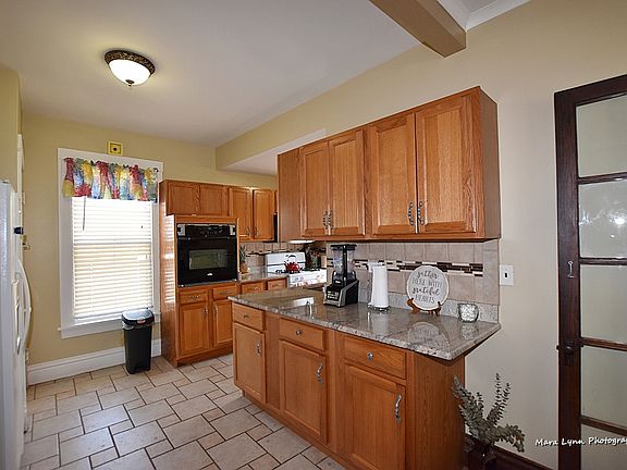 4th image of 224 W Park Ave