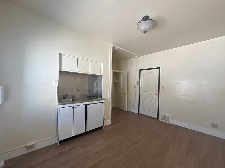 1424 P St #12 — Photo 2