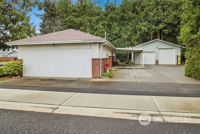 2nd image of 403 E Lincoln Street