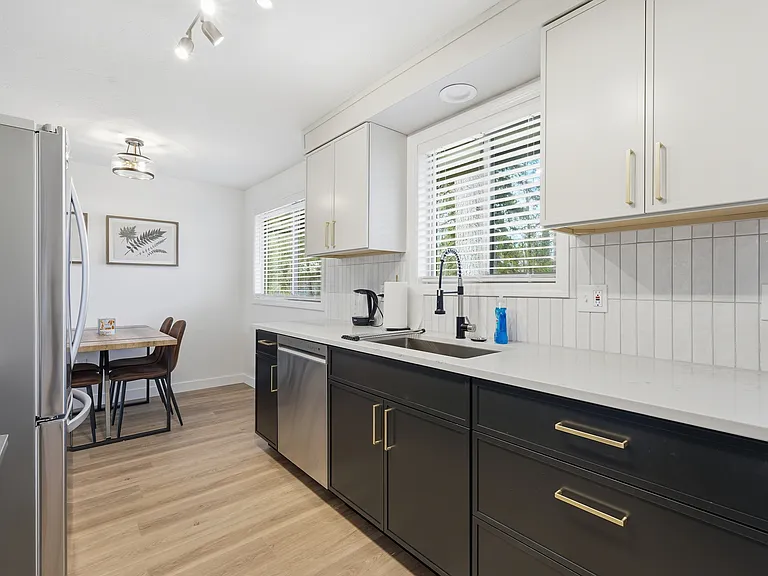 807 E Timber Ln — Photo 10