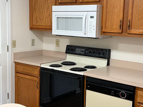 5th image of 1071 E Lexington Ave #1-28