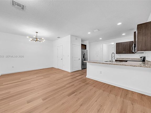 3rd image of 1426 SE 24th Ter