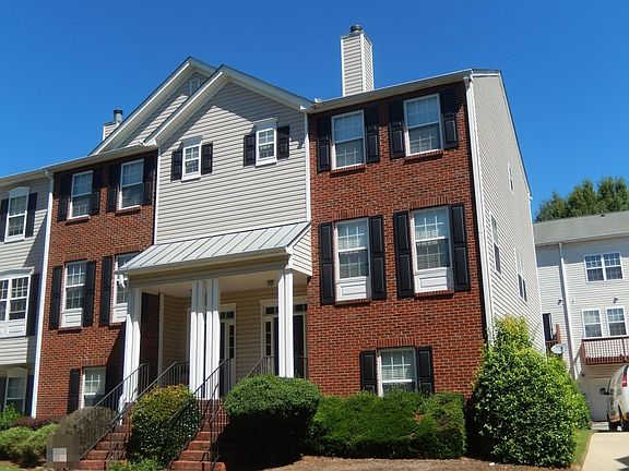 3rd image of 132 Weatherstone Square Dr