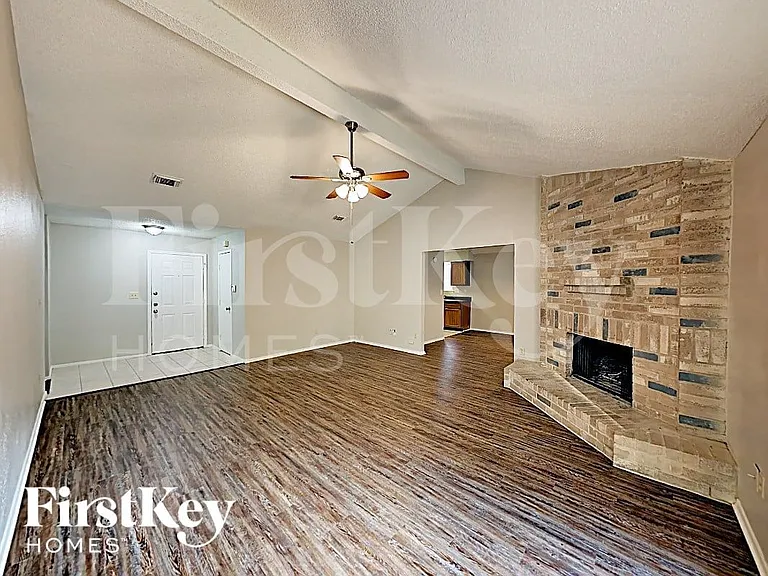 10507 Village Trail Dr — Photo 2