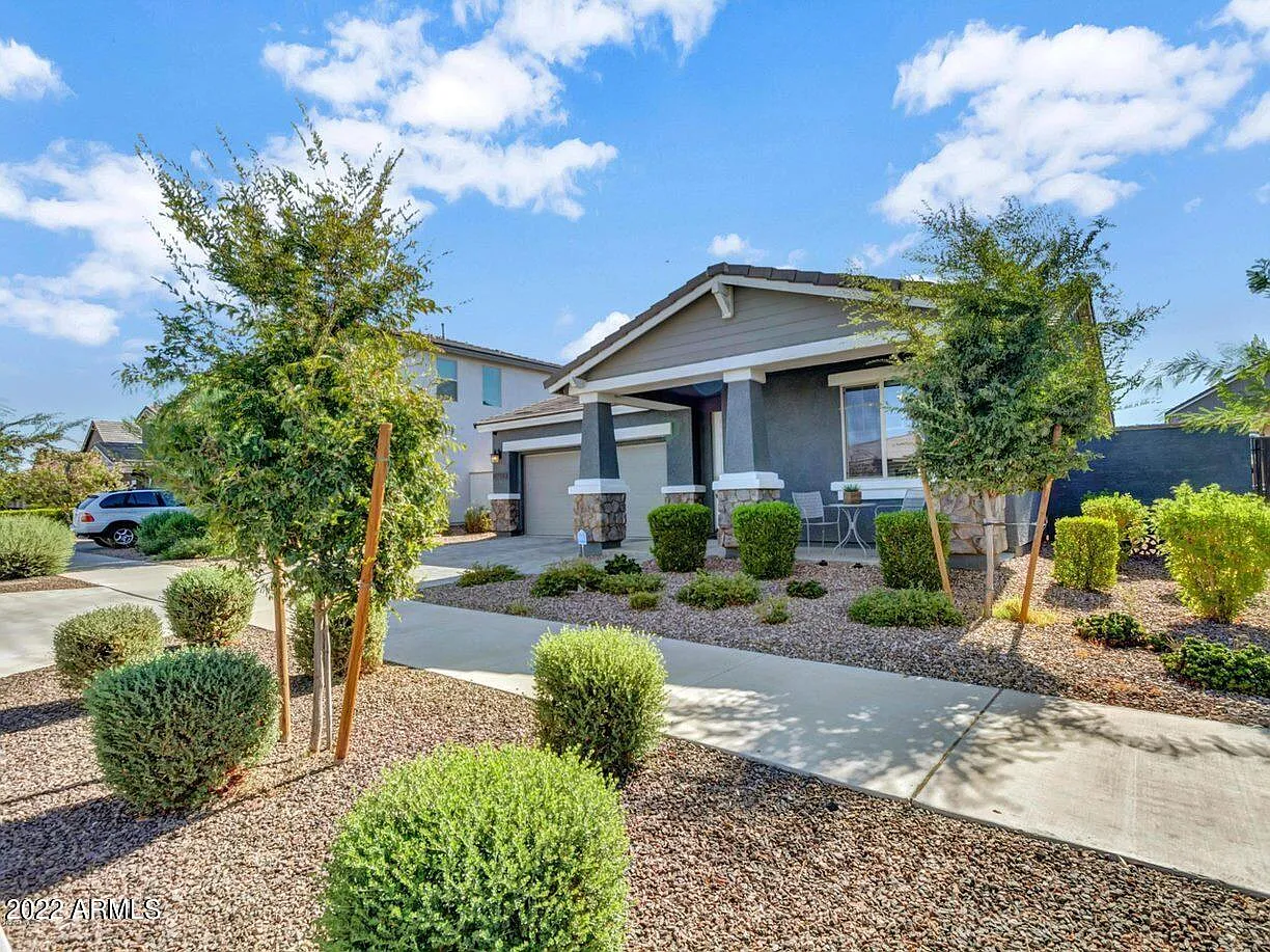 3 bed, 4.0 bath, 1567 sqft, $2,200 — Photo 1
