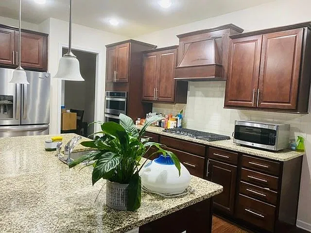 5 bed, 4.0 bath, 3274 sqft, $3,200 — Photo 2