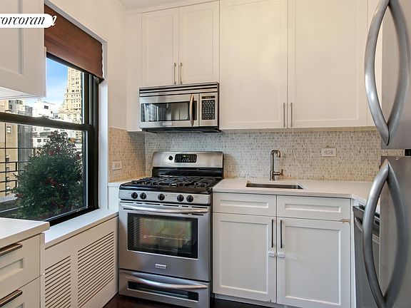 4th image of 140 E 56th St Penthouse A