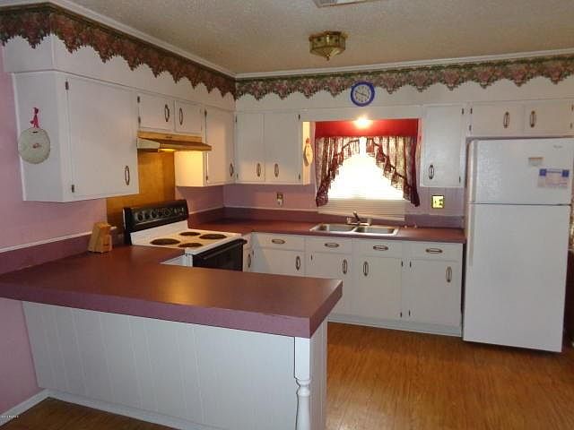 2nd image of 318 Cheryl St